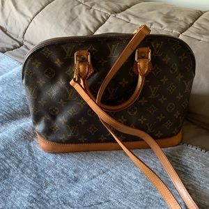 Auth Louis Vuitton Alma handbag